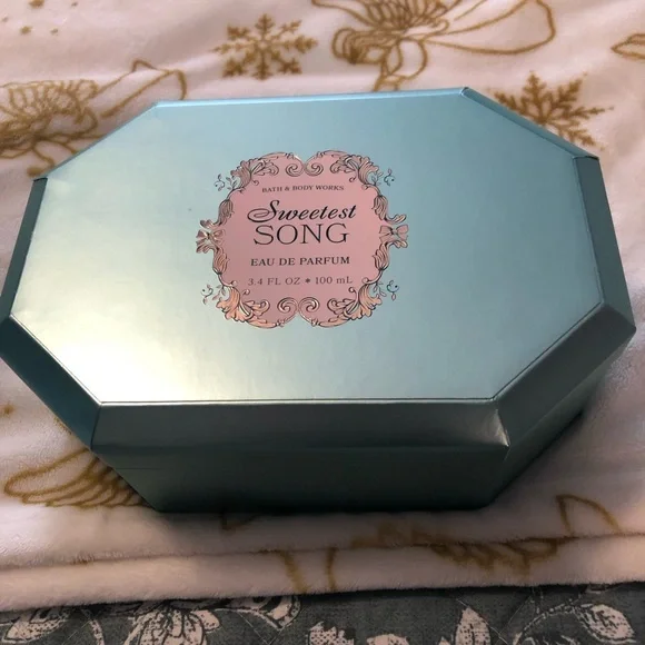 Bath & Body Works Sweetest Song Eau de Parfum 3.4 Oz With Music Box - Picture 2 of 7
